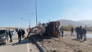 Elbistan’da beton döküm makinesi ile otomobil çarpıştı: 1 yaralı