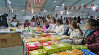 Kitap Fuarı, Altıncı Gününde de Ziyaretçi Akınına Uğradı