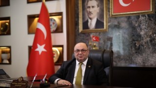 BAŞKAN MEHMET AKPINAR: "DEPREM ŞEHİTLERİMİZİ RAHMETLE ANIYORUZ, YARALARIMIZI DAYANIŞMAYLA SARACAĞIZ"