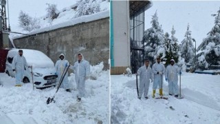 Çağlayancerit Devlet Hastanesi Personeli Kar Kış Dinlemiyor