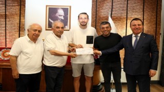 BAŞKAN NARLI’DAN GOL KRALI AYKUT ÇİFT’E ÖZEL ÖDÜL!