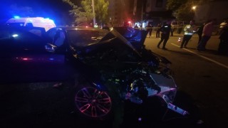 Kahramanmaraş’ta otomobil paramparça oldu