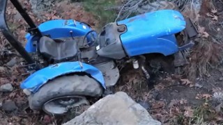 Kendi kullandığı traktörün altında kalan sürücü öldü