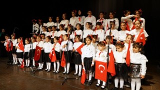 Minik Yüreklerden Dev Performans