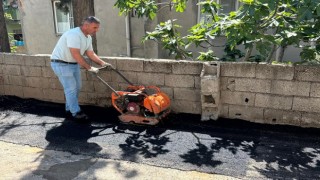 Onikişubat Belediyesi, Mağralı Mahallesi’ndeki yol tahribatlarını gideriyor