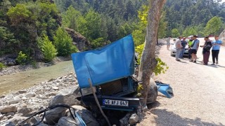 Andırın’da otomobil ağaca çarptı: 2 yaralı 