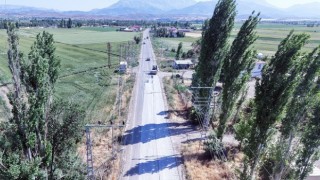 Büyükşehir Afşin’de Bir Grup Yolunu Daha Yeniliyor