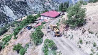 Büyükşehir Ekinözü Grup Yollarında Çalışıyor