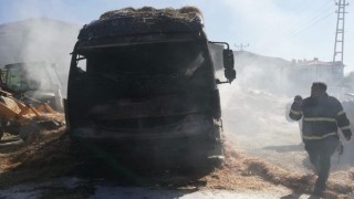 Kahramanmaraş’ta saman yüklü tır yandı 