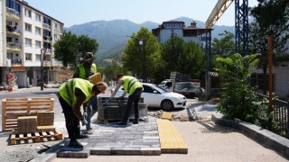 Andırın’ın Prestij Caddesinin Yürüyüş Yolları da Yenileniyor
