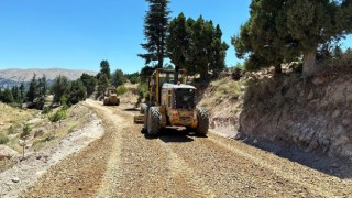 Büyükşehir’den Çağlayancerit Boylu’da Yol Çalışması