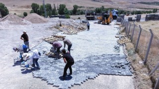 Büyükşehir’den Elbistan Yapılı ve Keçemağara’da Çevre Düzeni ve Yol Çalışması