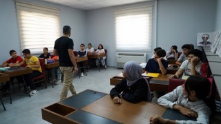 Büyükşehir’in Pusula Maraş Gençlik Merkezi, Çocukların Yolunu Aydınlatıyor