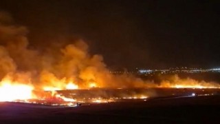 Kahramanmaraş’ta anız yangını geceyi gündüze çevirdi 