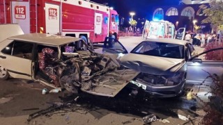 Kahramanmaraş’ta iki otomobil çarpıştı: 3 yaralı