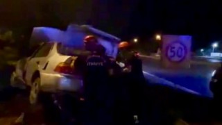 Kahramanmaraş’ta yoldan çıkan otomobil ağaca çarptı: 2 yaralı