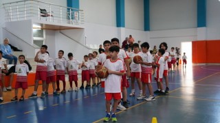 Potada Gelecek Yetişiyor; 400 Genç Basketbolun Temellerini Atıyor