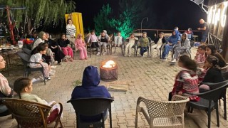 Anne ve Kızlar Doğada Buluştu; Eğlence ve Sevgi Dolu Bir Gün