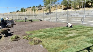 BAYDEMİRLİ GÜREŞ SAHASI ÇALIŞMALARI TÜM HIZIYLA DEVAM EDİYOR