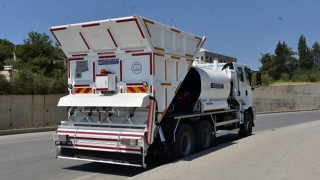 DULKADİROĞLU BELEDİYESİ, HİZMET FİLOSUNA YENİ SATHİ KAPLAMA ARACI EKLEDİ