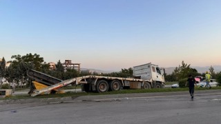 Kahramanmaraş'ta freni patlayan tır ile otomobil çarpıştı: 2 yaralı 