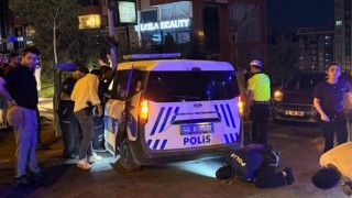 Polis aracı ile otomobil çarpıştı: 1 Polis Memuru ve 4 Kişi Yaralandı