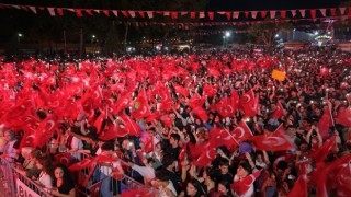 Zafer Bayramı Coşkusu Gökhan Türkmen Konseriyle Tavan Yaptı