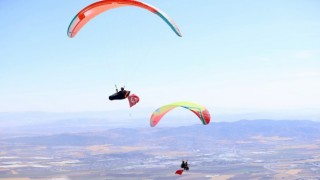 DULKADİROĞLU’NDA YAMAÇ PARAŞÜTÜ ŞÖLENİ