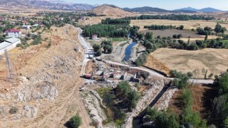 Göksun’daki Modern Köprü Hızla Yükseliyor