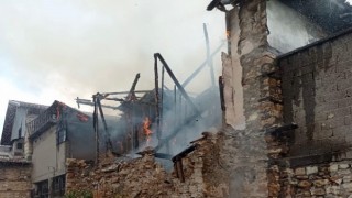 Metruk binada yangın