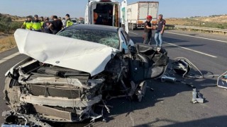 Otobanda otomobiliyle bariyerlere çarptı: 1 ölü 