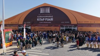 10. Uluslararası Kitap Fuarı, İlk Gününde 20 Bin Ziyaretçiyi Ağırladı