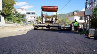 Büyükşehir, Andırın’da 2 Kilometrelik Arteri Sıcak Asfaltla Kaplıyor