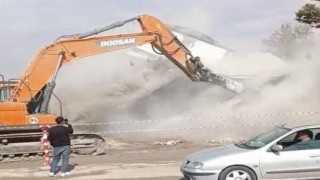 Elbistan’da kontrollü yıkım kontrolden çıktı: Facia kıl payı atlatıldı