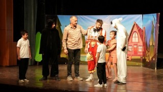 “Pamuk ile Kömür” Hayvan Sevgisini Sahneye Taşıdı