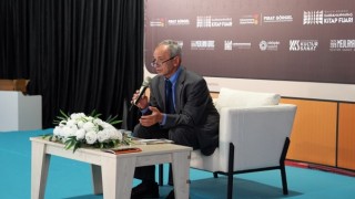 Sadık Yalsızuçanlar, Kahramanmaraş Kitap Fuarı’nda Okurlarıyla Buluştu