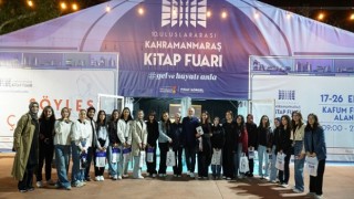 Tarık Tufan, Kitap Fuarı’nda Okurlarla Buluştu