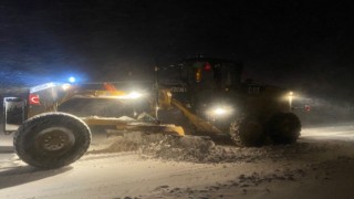 ONİKİŞUBAT BELEDİYESİ KARLA MÜCADELEDE TEYAKKUZDA