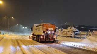Büyükşehir’den Arterlerde Buzlanmaya Karşı Yoğun Tedbir