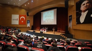 “Hür Yaşadım, Hür Yaşarım” Konferansı Gençleri Millî Mücadele Ruhu ile Buluşturdu