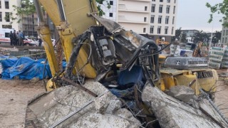 Kahramanmaraş’ta yıkım sırasında operatör enkaz altında kaldı 