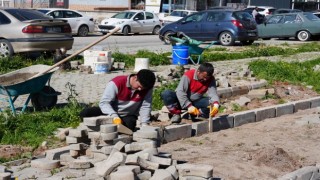 Onikişubat Belediyesi’nden 9 farklı mahallede eş zamanlı kaldırım ve yol çalışması