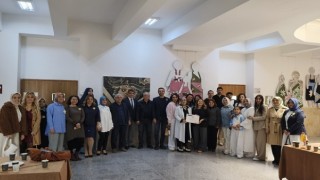 Mutfaktaki Görünmez Emek Sanata Dönüşüyor: "Çizgiden Önlüğe: Bir Aile Hikâyesi" Sergisi Açıldı