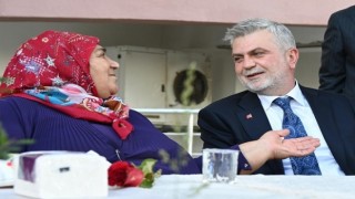 Bayram Coşkusu Şehrin Ulu Çınarlarıyla Paylaşıldı